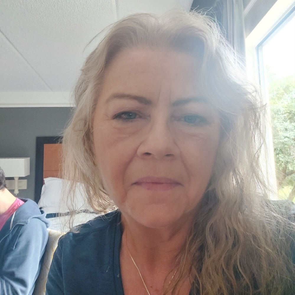 Meet your Posher, Cynthia